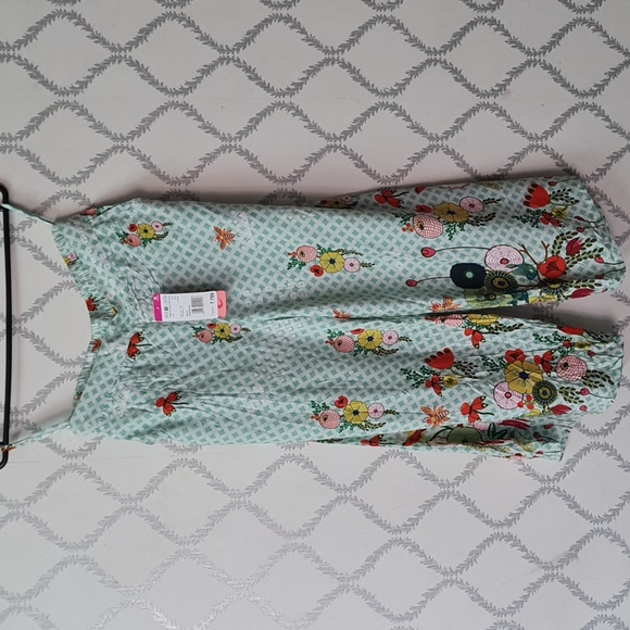 Floral cape kurti set. - Picture 4 of 16